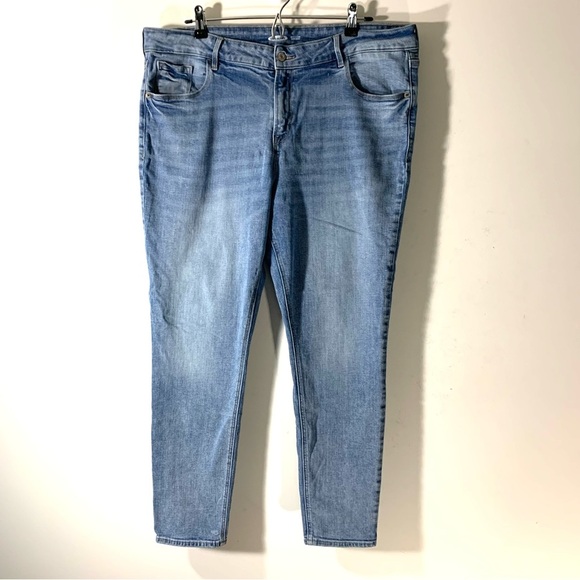 Old Navy Rockstar Super skinny Jeans - Picture 2 of 8